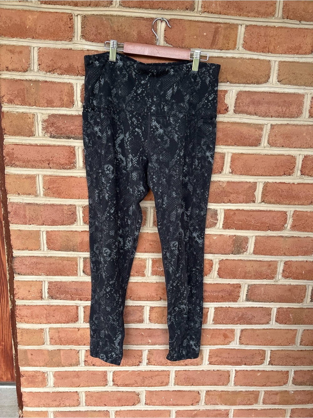 Tuff Athletics Black & Charcoal yoga/walking/workout leggings with pockets